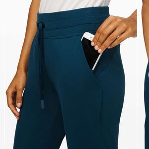 Lululemon ready to rulu jogger night diver size 4